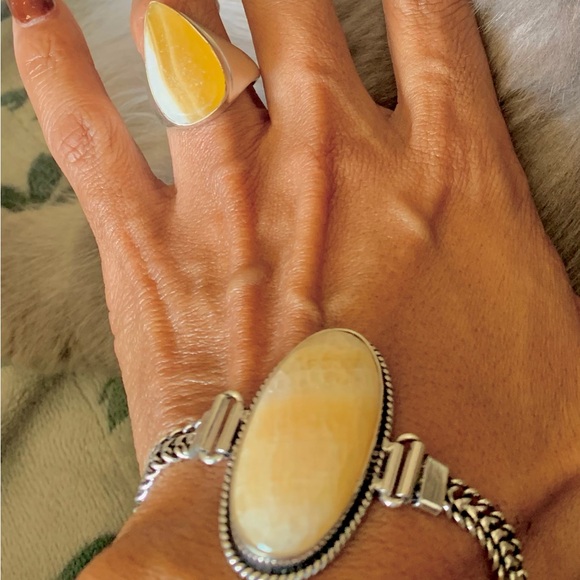 Silver and Gold Rings with Elegant Design - Picture 11 of 12